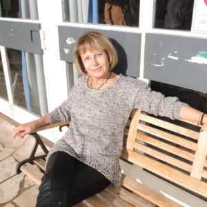 Photo de profil de Adrienne Paris